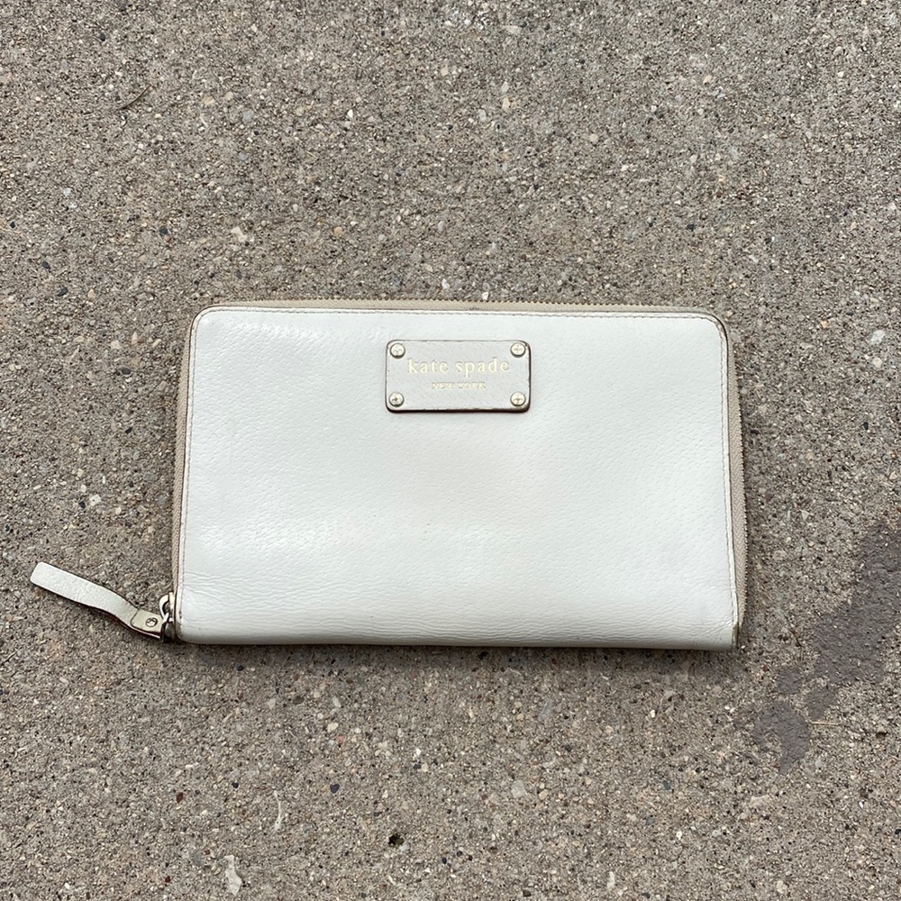 🌈 Kate Spade Cream Zip Travel Wallet